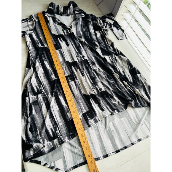 Sympli Women's Sz 10 Abstract Black & White Button-Up Tunic Shirt With Collar - Picture 9 of 13